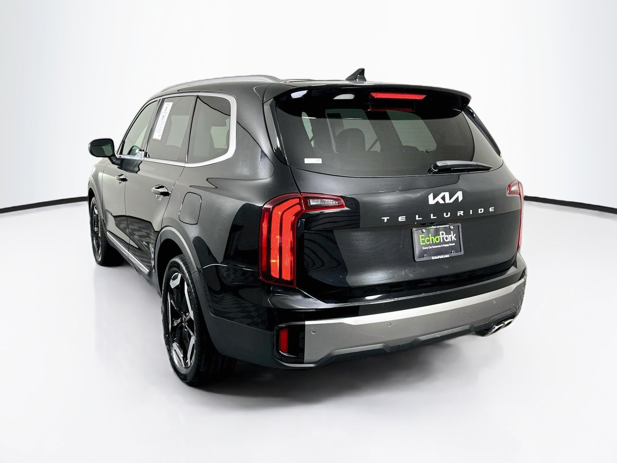 Used 2025 Kia Telluride S FWD image 5