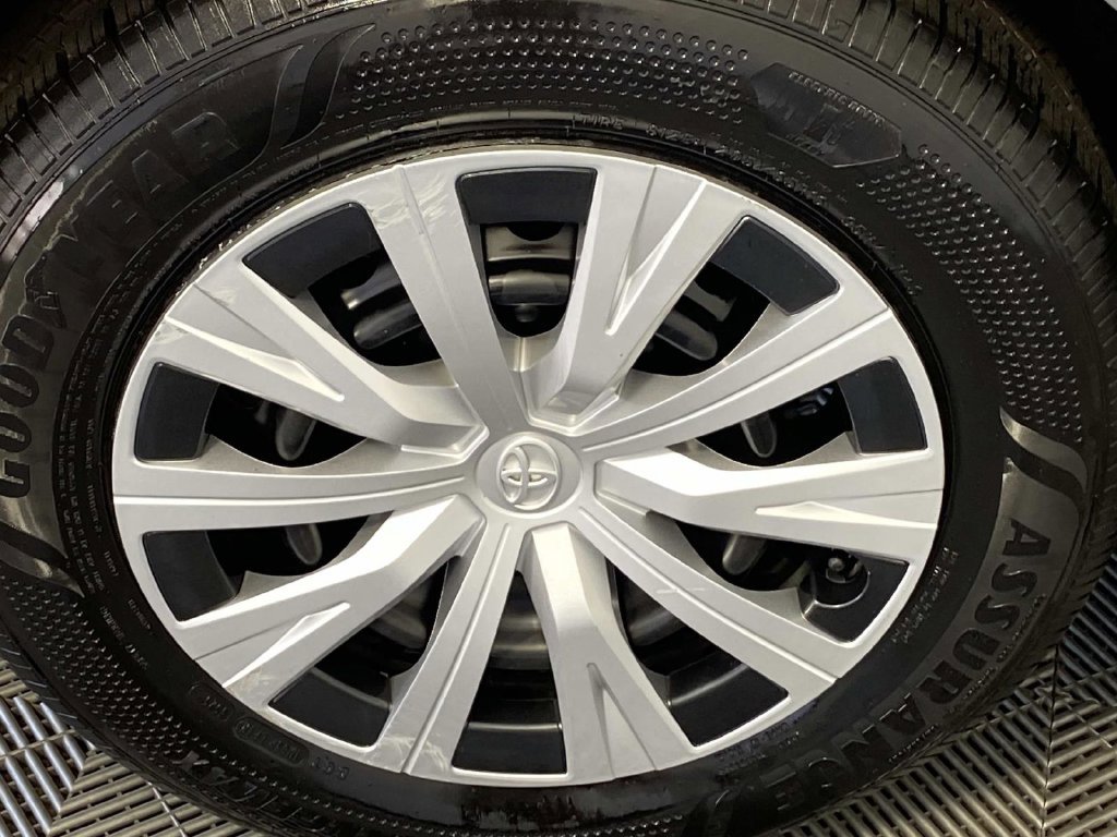 Used 2020 Toyota Camry LE w/ Sunroof Package FWD image 30