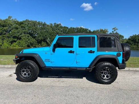 Used 2018 Jeep Wrangler Unlimited Sport S AWD/4WD image 3