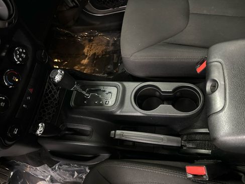 Used 2017 Jeep Wrangler Unlimited Sport w/ Connectivity Group AWD/4WD image 30