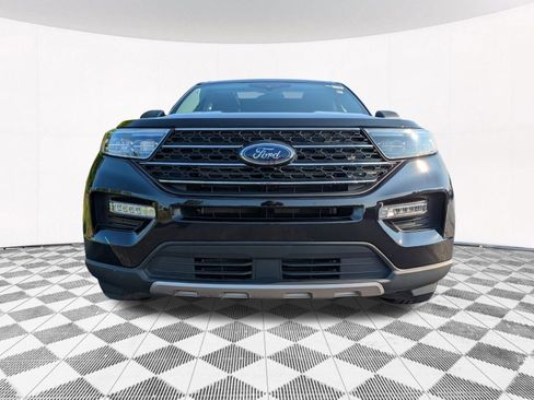 Used 2023 Ford Explorer XLT w/ Equipment Group 202A AWD/4WD image 18