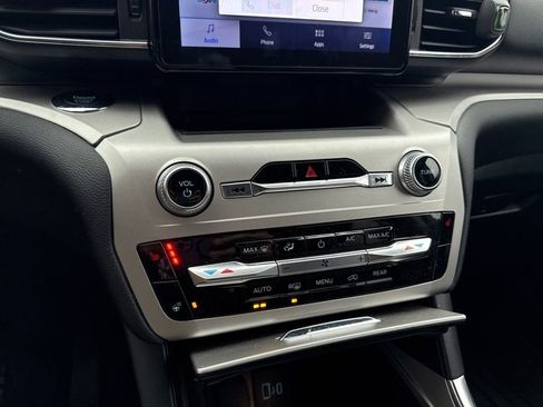 Used 2022 Ford Explorer XLT w/ Equipment Group 202A image 27