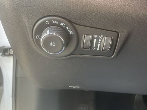 Used 2025 Jeep Compass Latitude AWD/4WD image 14