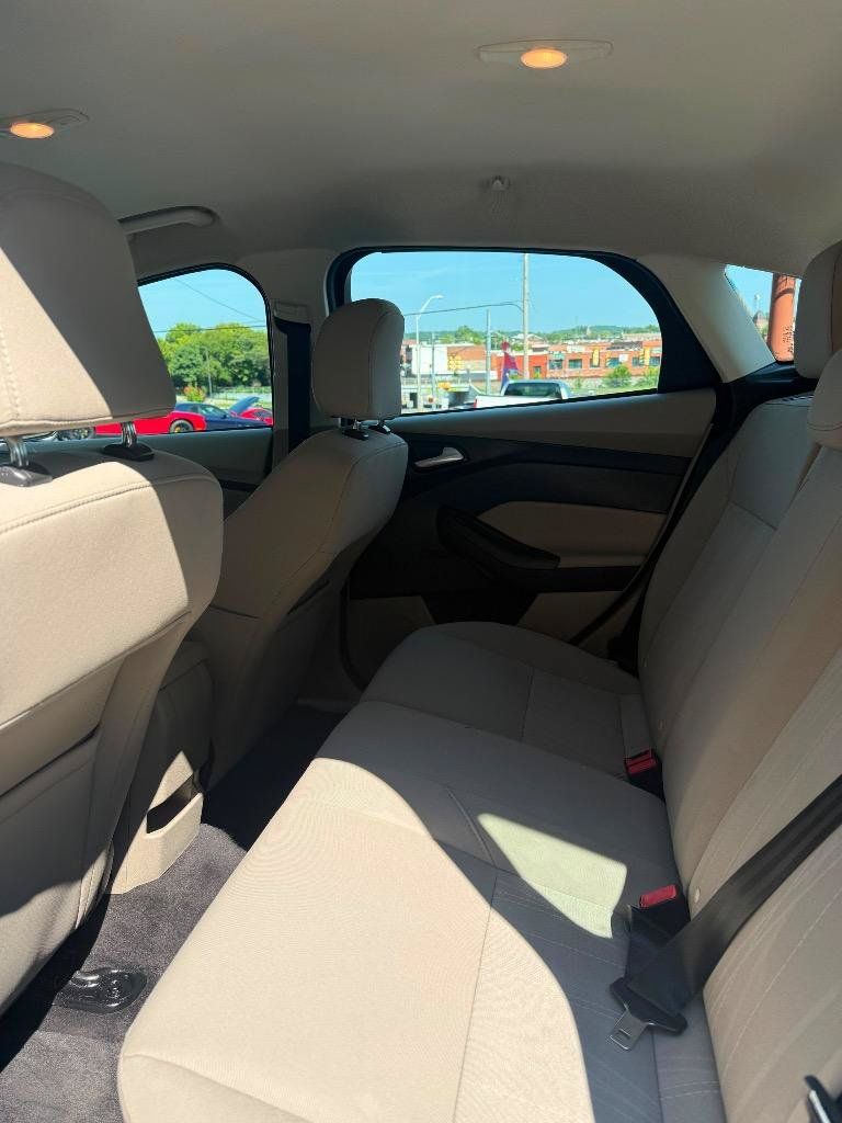 Used 2017 Ford Focus SE FWD image 21