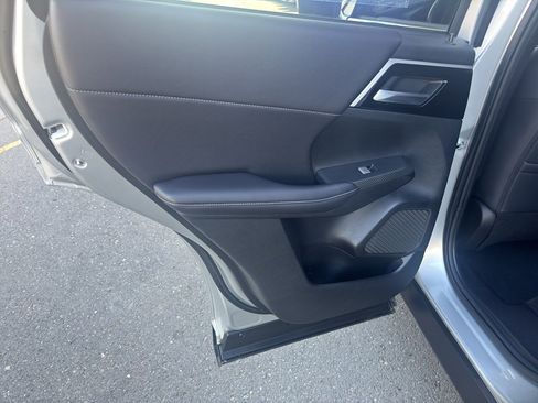 Used 2024 Mitsubishi Outlander SE image 36