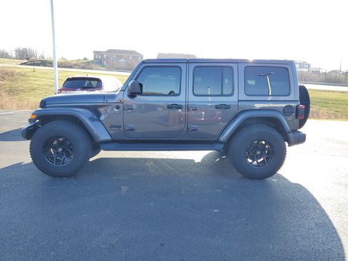 Used 2021 Jeep Wrangler Unlimited Sahara image 8
