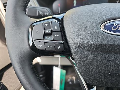 New 2025 Ford Escape SE image 17