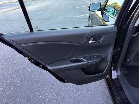 Used 2016 Honda Accord Touring image 11