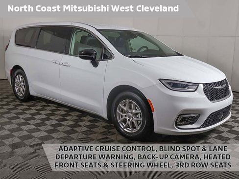 Used 2024 Chrysler Pacifica Touring-L image 1