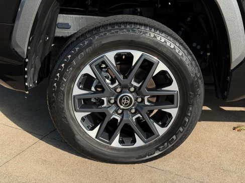 Used 2024 Toyota Tundra Limited AWD/4WD image 8