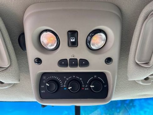 Used 2003 Chevrolet Suburban 2500 LT w/ LT Preferred Equipment Group AWD/4WD image 18