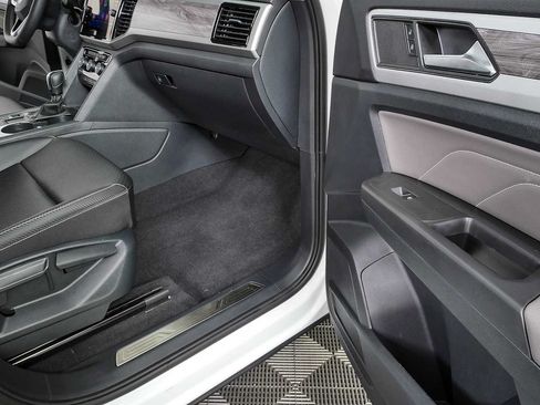 Certified 2023 Volkswagen Atlas Cross Sport SE FWD image 22