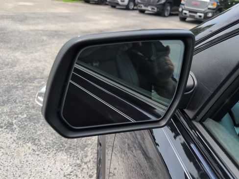 Used 2022 GMC Acadia SLT w/ Elevation Edition FWD image 7