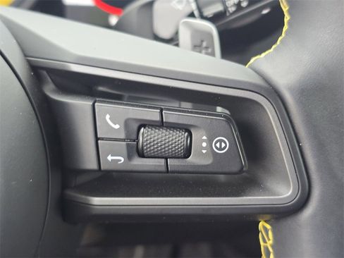 Used 2022 Porsche 911 Carrera w/ Premium Package image 18