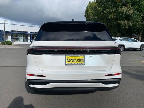 New 2026 Lincoln Nautilus Reserve image 4