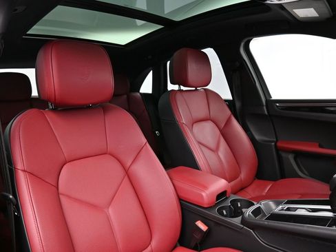 Used 2022 Porsche Macan S image 32