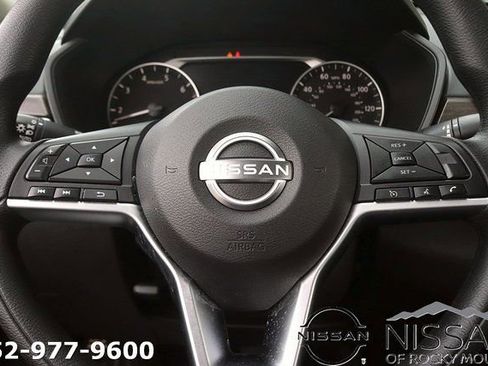 Certified 2024 Nissan Altima 2.5 SV FWD image 17