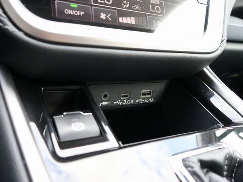 Used 2024 Subaru Outback Premium image 39