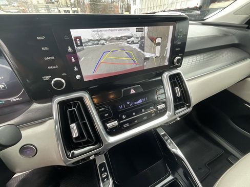 Used 2023 Kia Sorento SX Prestige image 18