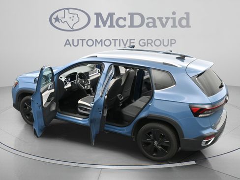 Used 2025 Volkswagen Taos SE w/ Black Wheel Package FWD image 44