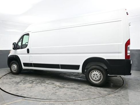 Used 2025 RAM ProMaster 2500 w/ Convenience Group image 4