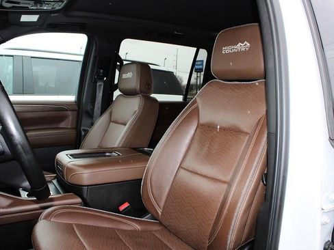 Used 2023 Chevrolet Suburban High Country image 40