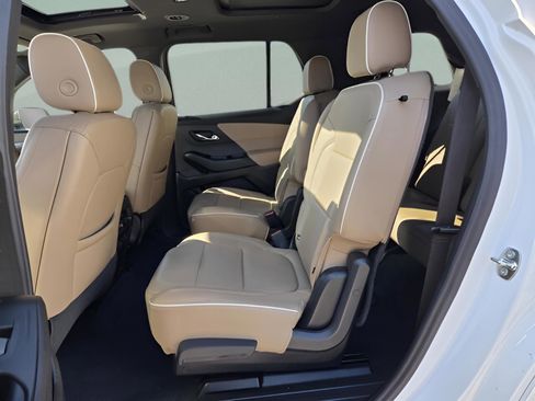 Used 2023 Chevrolet Traverse Premier image 16