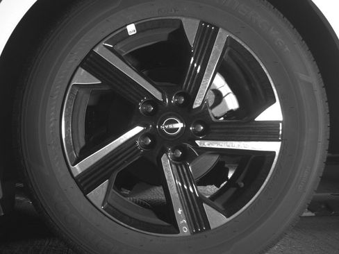 Used 2025 Nissan Sentra SV FWD image 14