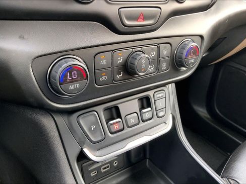Used 2021 GMC Terrain SLT FWD image 35