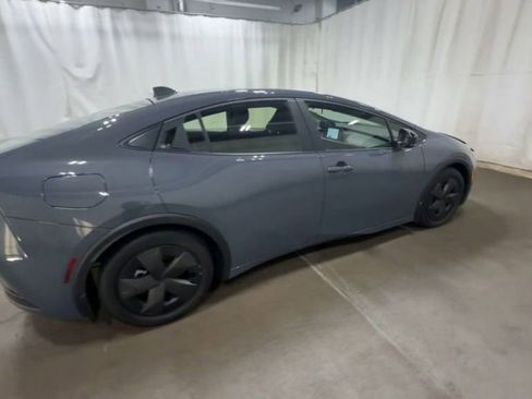 Used 2025 Toyota Prius Plug-In Hybrid FWD image 4