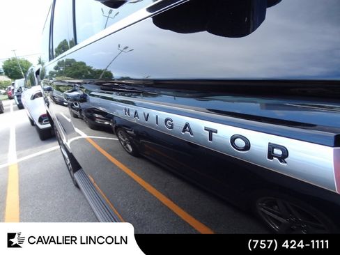 Used 2026 Lincoln Navigator L Premier AWD/4WD image 15