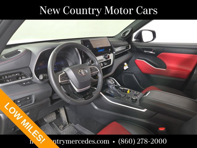 Used 2025 Toyota Highlander XSE AWD/4WD image 14