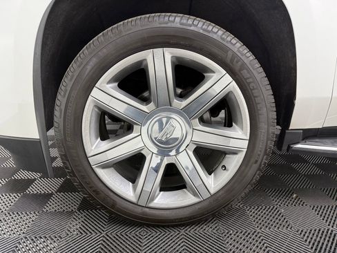Used 2019 Cadillac Escalade ESV Luxury AWD/4WD image 9