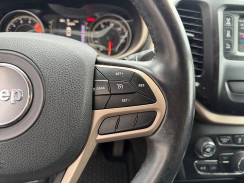 Used 2017 Jeep Cherokee Latitude w/ Cold Weather Group image 15