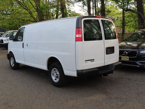 Used 2015 Chevrolet Express 2500 image 8
