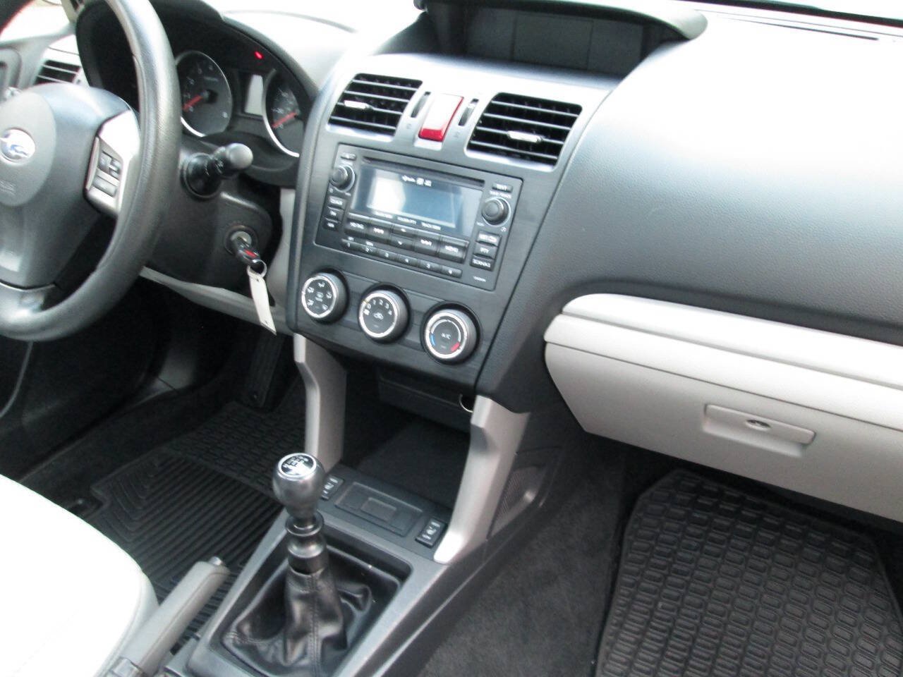 Used 2015 Subaru Forester 2.5i Premium AWD/4WD image 21