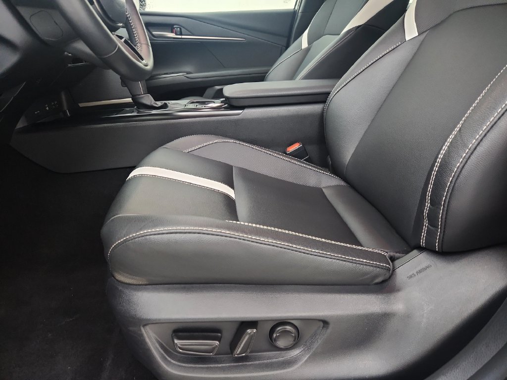 Used 2026 Toyota Camry SE FWD image 21