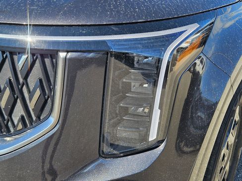 Used 2026 Kia Carnival FWD image 10