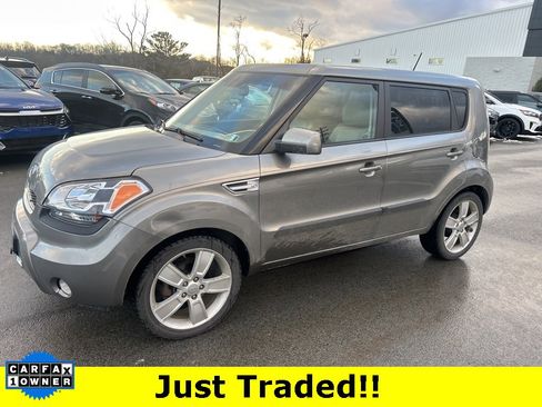 Used 2011 Kia Soul ! image 1