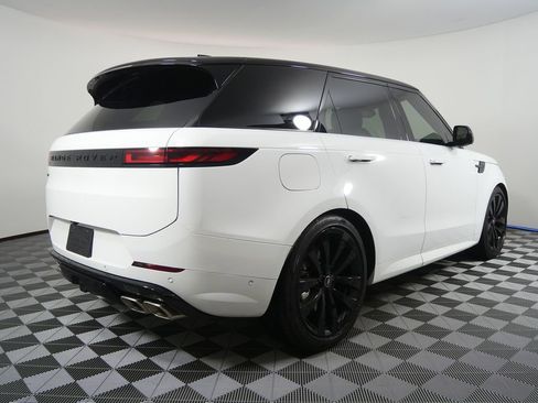 Used 2025 Land Rover Range Rover Sport Dynamic SE image 3