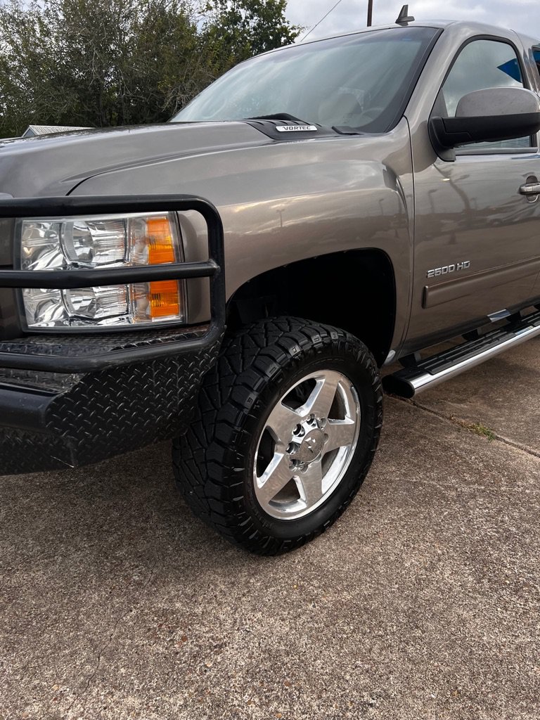 Used 2012 Chevrolet Silverado 2500 LTZ w/ LTZ Plus Package AWD/4WD image 2
