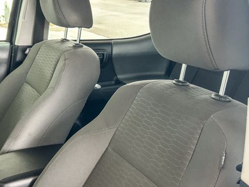 Used 2018 Toyota Tacoma SR5 RWD image 23