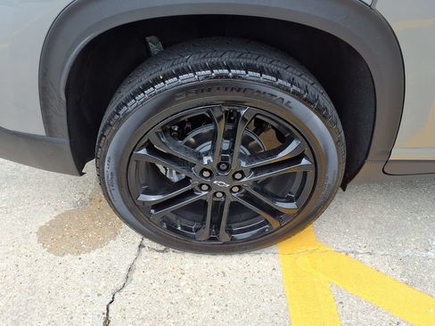 Used 2026 Chevrolet Traverse LT w/ LPO, Floor Liner Package FWD image 7