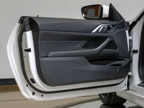 Used 2025 BMW 430i Coupe w/ Premium Package image 39