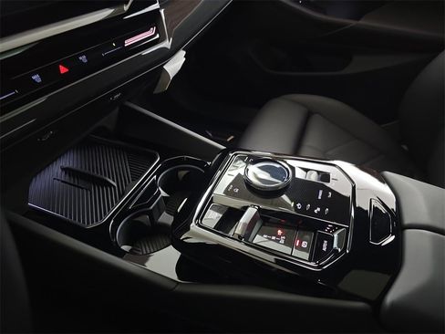 Used 2025 BMW 530i xDrive w/ M Sport Package image 29