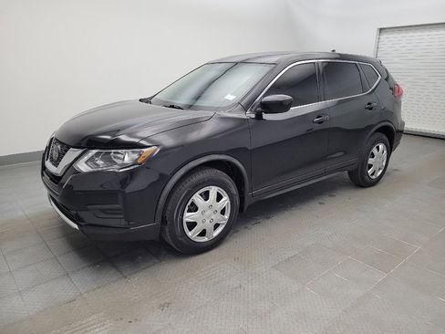Used 2018 Nissan Rogue S image 2