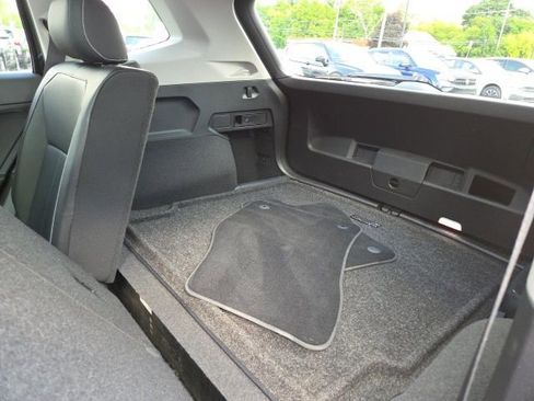 Certified 2022 Volkswagen Tiguan SE w/ Panoramic Sunroof Package image 23