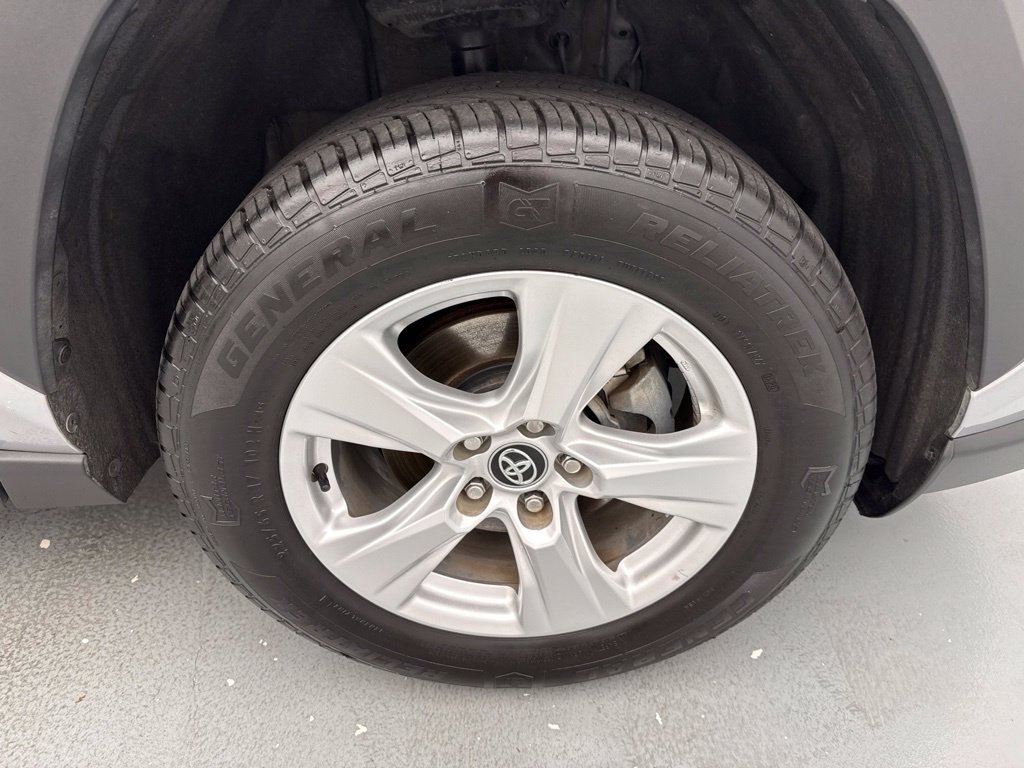 Used 2020 Toyota RAV4 XLE w/ Convenience Package FWD image 16