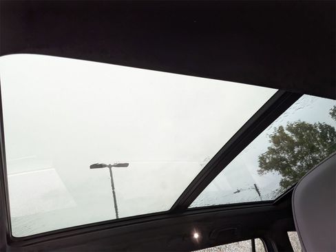 Used 2022 Volkswagen Tiguan SEL R-Line image 27