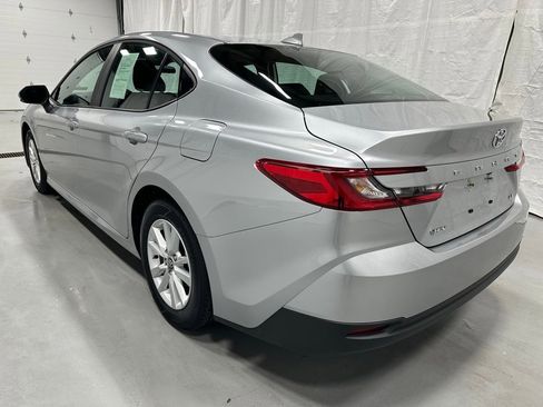 Used 2025 Toyota Camry LE image 5